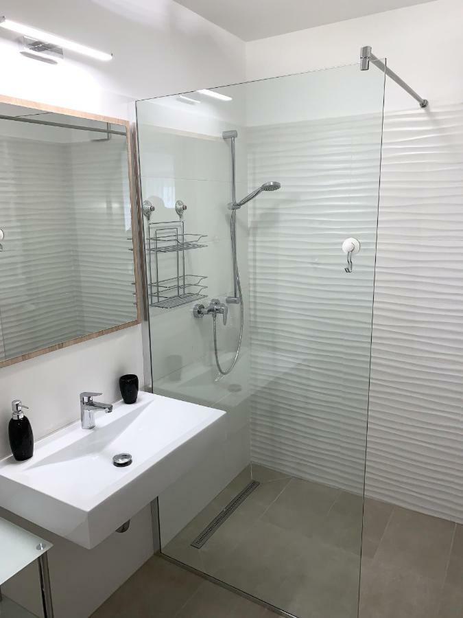 Exclusive Home - C. Apartman Pécs Buitenkant foto